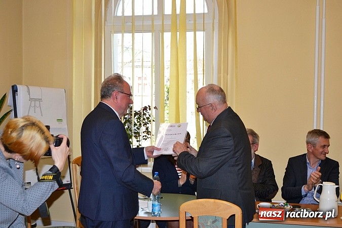 Zdjęcie w galerii na portalu naszraciborz.pl: RIG wspiera potrzebujących. Dziś przekazano fundusze z XIII edycji Gwiazdki Serc wiadomości z regionu