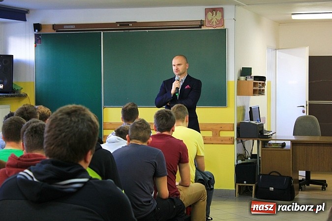 Zdjęcie w galerii na portalu naszraciborz.pl: Pogromca Poczty Polskiej do uczniów Mechanika: W biznesie trzeba mieć szczęście wiadomości z regionu