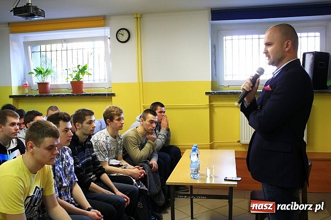 Zdjęcie w galerii na portalu naszraciborz.pl: Pogromca Poczty Polskiej do uczniów Mechanika: W biznesie trzeba mieć szczęście wiadomości z regionu