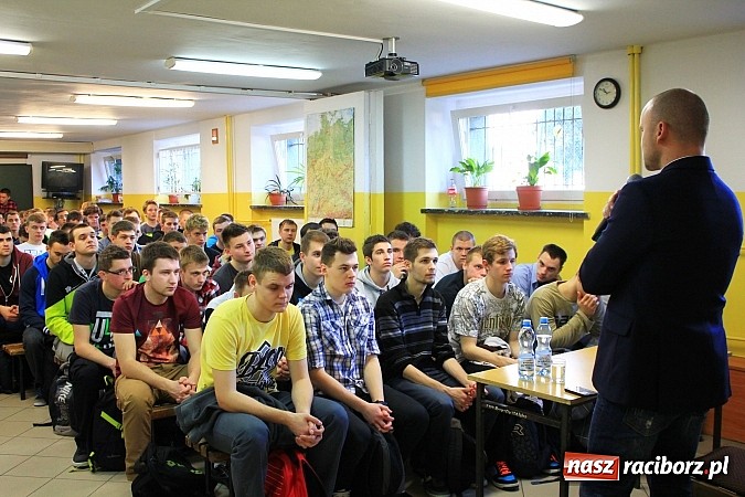 Zdjęcie w galerii na portalu naszraciborz.pl: Pogromca Poczty Polskiej do uczniów Mechanika: W biznesie trzeba mieć szczęście wiadomości z regionu