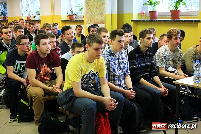 Zdjęcie w galerii na portalu naszraciborz.pl: Pogromca Poczty Polskiej do uczniów Mechanika: W biznesie trzeba mieć szczęście wiadomości z regionu