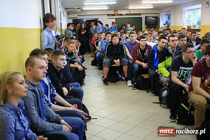 Zdjęcie w galerii na portalu naszraciborz.pl: Pogromca Poczty Polskiej do uczniów Mechanika: W biznesie trzeba mieć szczęście wiadomości z regionu