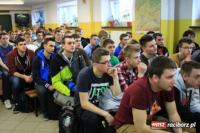 Zdjęcie w galerii na portalu naszraciborz.pl: Pogromca Poczty Polskiej do uczniów Mechanika: W biznesie trzeba mieć szczęście wiadomości z regionu