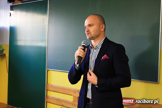 Zdjęcie w galerii na portalu naszraciborz.pl: Pogromca Poczty Polskiej do uczniów Mechanika: W biznesie trzeba mieć szczęście wiadomości z regionu