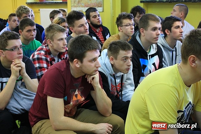 Zdjęcie w galerii na portalu naszraciborz.pl: Pogromca Poczty Polskiej do uczniów Mechanika: W biznesie trzeba mieć szczęście wiadomości z regionu