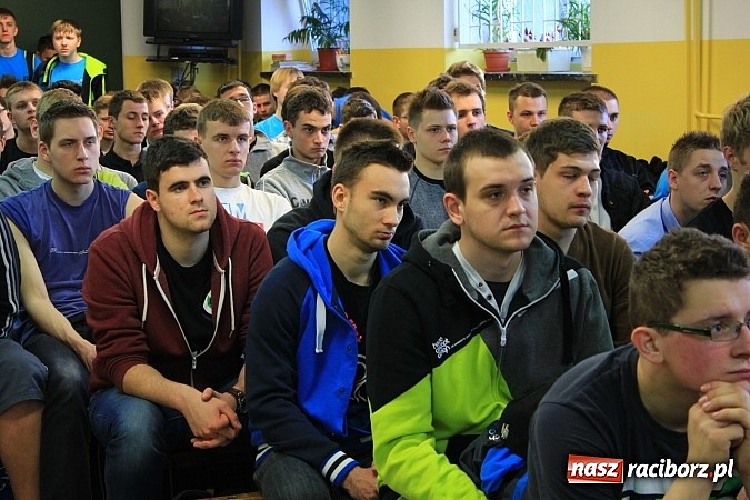 Zdjęcie w galerii na portalu naszraciborz.pl: Pogromca Poczty Polskiej do uczniów Mechanika: W biznesie trzeba mieć szczęście wiadomości z regionu