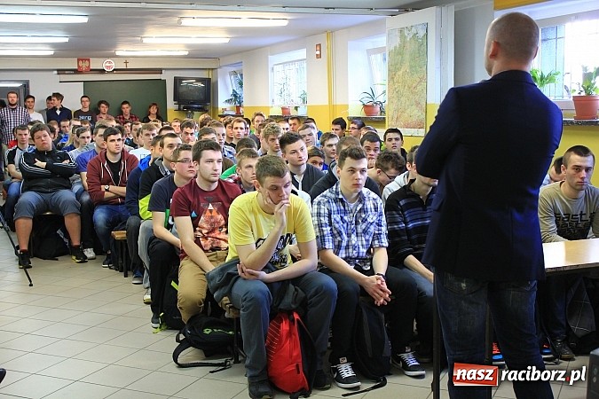 Zdjęcie w galerii na portalu naszraciborz.pl: Pogromca Poczty Polskiej do uczniów Mechanika: W biznesie trzeba mieć szczęście wiadomości z regionu