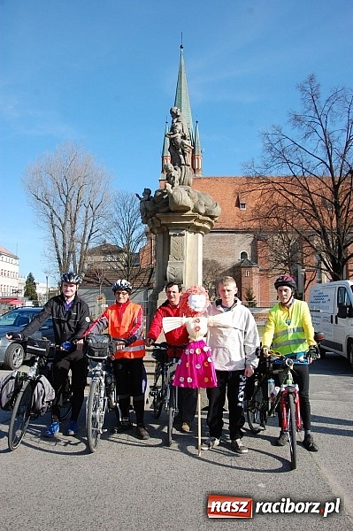 Zdjęcie w galerii na portalu naszraciborz.pl: Zamkowe powitanie wiosny wiadomości z regionu