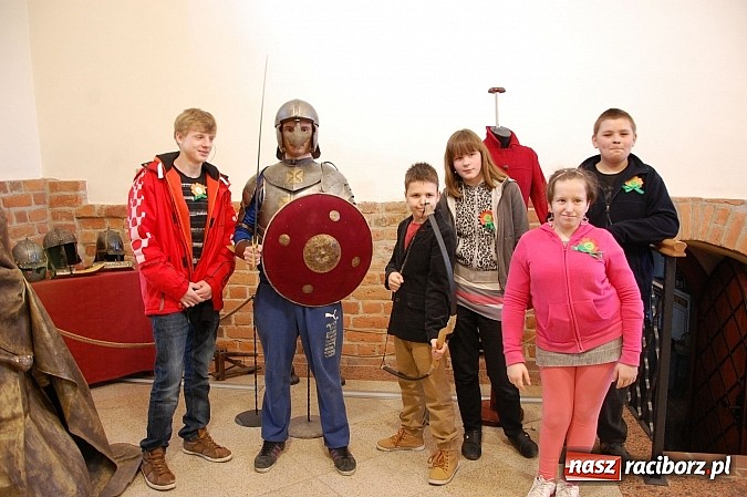 Zdjęcie w galerii na portalu naszraciborz.pl: Zamkowe powitanie wiosny wiadomości z regionu