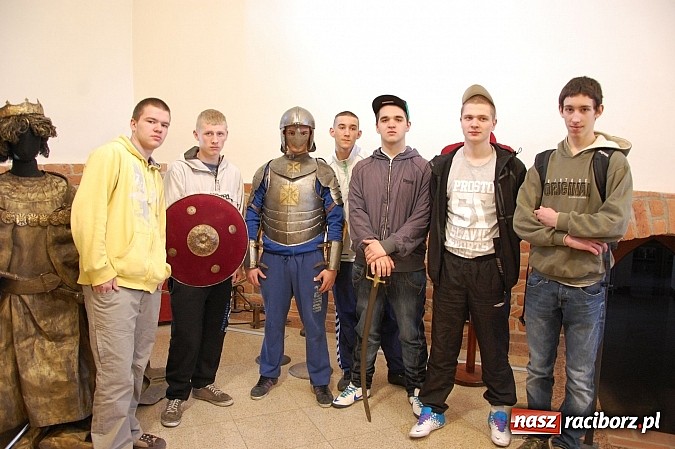 Zdjęcie w galerii na portalu naszraciborz.pl: Zamkowe powitanie wiosny wiadomości z regionu