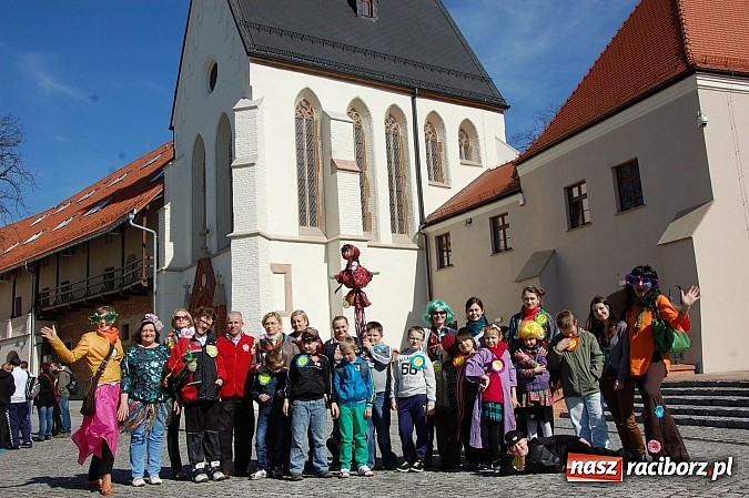 Zdjęcie w galerii na portalu naszraciborz.pl: Zamkowe powitanie wiosny wiadomości z regionu