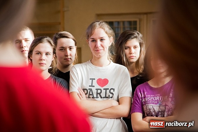 Zdjęcie w galerii na portalu naszraciborz.pl: Dzień Wagarowicza w I LO z lekcją samoobrony  wiadomości z regionu