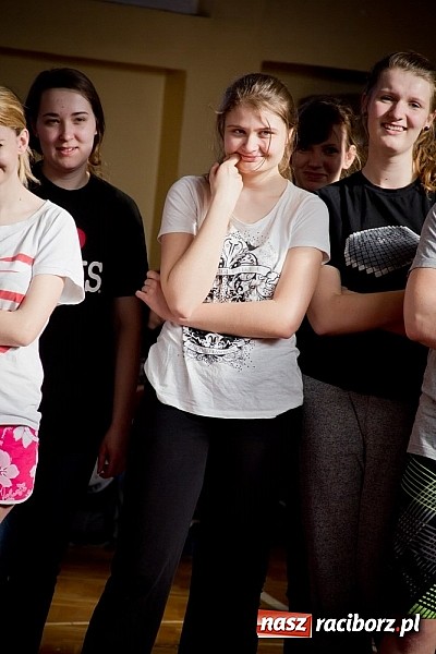 Zdjęcie w galerii na portalu naszraciborz.pl: Dzień Wagarowicza w I LO z lekcją samoobrony  wiadomości z regionu