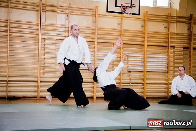 Zdjęcie w galerii na portalu naszraciborz.pl: Dzień Wagarowicza w I LO z lekcją samoobrony  wiadomości z regionu