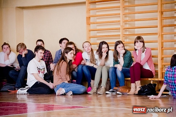 Zdjęcie w galerii na portalu naszraciborz.pl: Dzień Wagarowicza w I LO z lekcją samoobrony  wiadomości z regionu