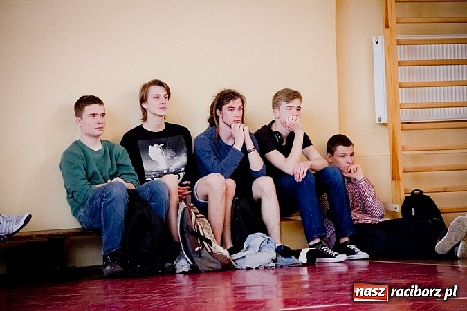 Zdjęcie w galerii na portalu naszraciborz.pl: Dzień Wagarowicza w I LO z lekcją samoobrony  wiadomości z regionu
