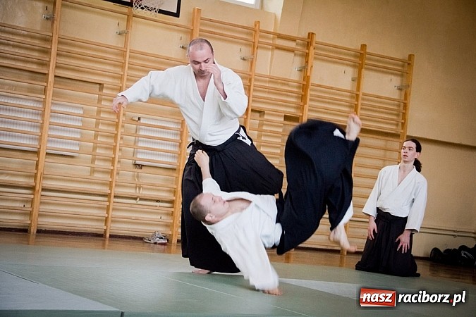 Zdjęcie w galerii na portalu naszraciborz.pl: Dzień Wagarowicza w I LO z lekcją samoobrony  wiadomości z regionu