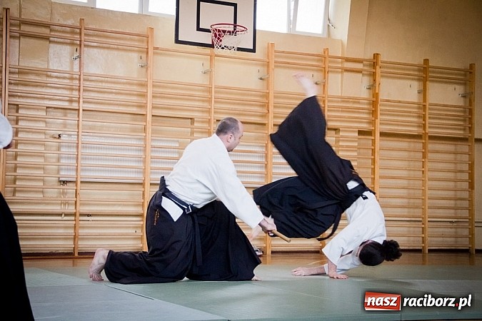 Zdjęcie w galerii na portalu naszraciborz.pl: Dzień Wagarowicza w I LO z lekcją samoobrony  wiadomości z regionu