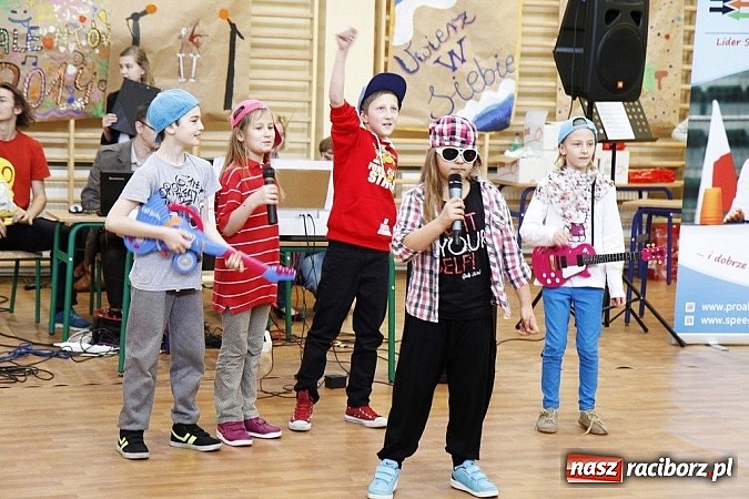 Zdjęcie w galerii na portalu naszraciborz.pl: V Konkurs Młodych Talent&oacute;w w ZSOMS wiadomości z regionu