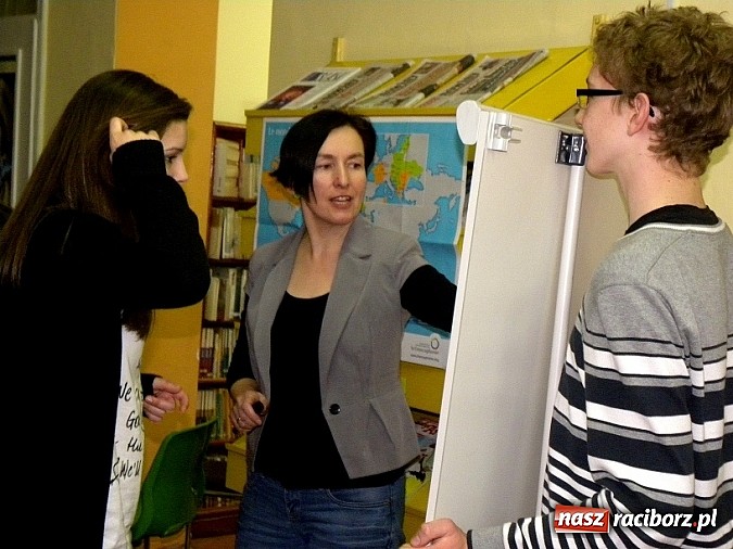 Zdjęcie w galerii na portalu naszraciborz.pl: III Noc kina francuskiego w raciborskiej książnicy wiadomości z regionu