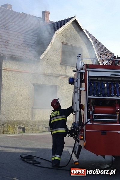 Zdjęcie w galerii na portalu naszraciborz.pl: Pożar pustostanu obok Lidla wiadomości z regionu