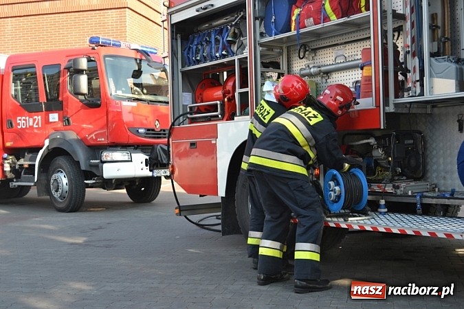 Zdjęcie w galerii na portalu naszraciborz.pl: Pożar pustostanu obok Lidla wiadomości z regionu