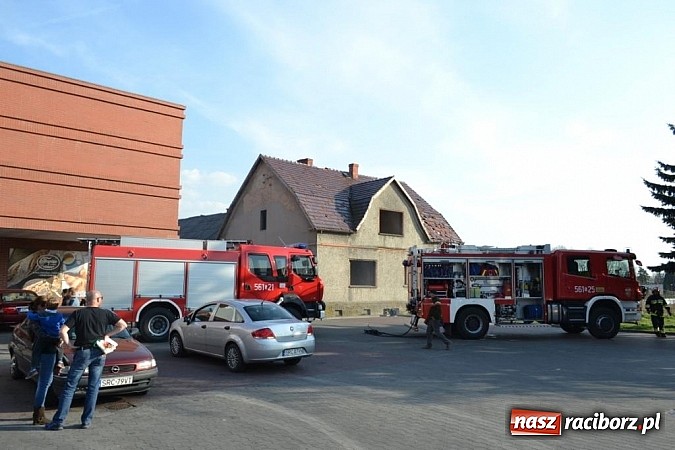 Zdjęcie w galerii na portalu naszraciborz.pl: Pożar pustostanu obok Lidla wiadomości z regionu