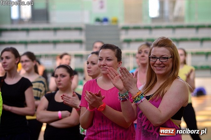 Zdjęcie w galerii na portalu naszraciborz.pl: Maraton zumby w Arenie Rafako wiadomości z regionu