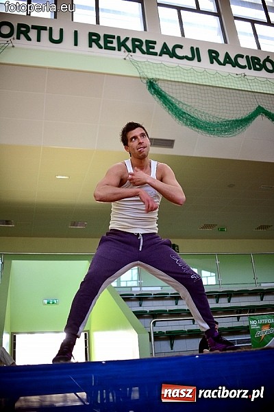 Zdjęcie w galerii na portalu naszraciborz.pl: Maraton zumby w Arenie Rafako wiadomości z regionu