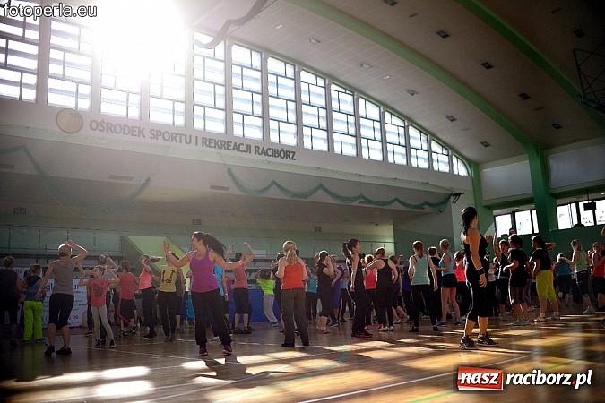 Zdjęcie w galerii na portalu naszraciborz.pl: Maraton zumby w Arenie Rafako wiadomości z regionu