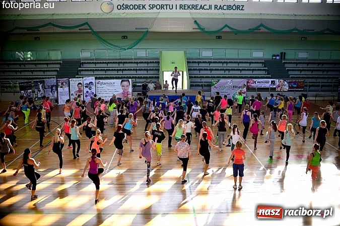 Zdjęcie w galerii na portalu naszraciborz.pl: Maraton zumby w Arenie Rafako wiadomości z regionu