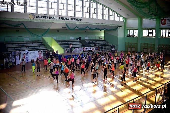 Zdjęcie w galerii na portalu naszraciborz.pl: Maraton zumby w Arenie Rafako wiadomości z regionu
