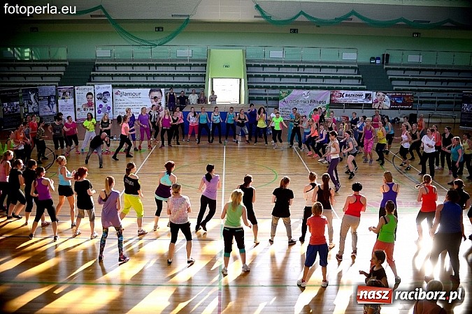 Zdjęcie w galerii na portalu naszraciborz.pl: Maraton zumby w Arenie Rafako wiadomości z regionu