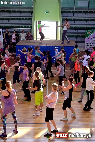 Zdjęcie w galerii na portalu naszraciborz.pl: Maraton zumby w Arenie Rafako wiadomości z regionu