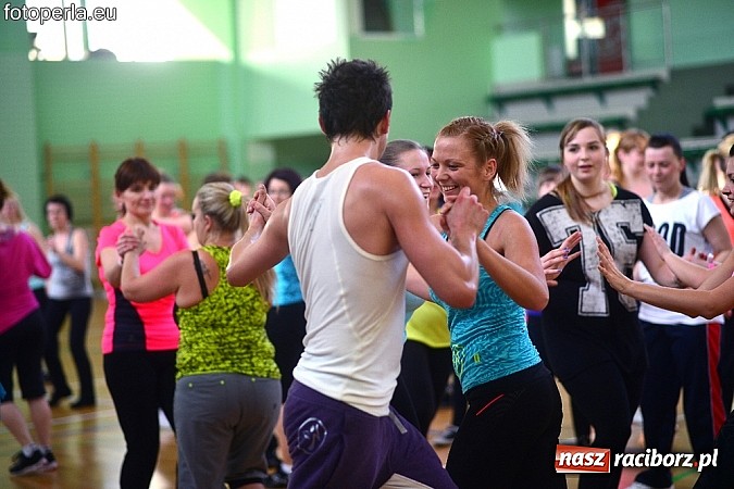 Zdjęcie w galerii na portalu naszraciborz.pl: Maraton zumby w Arenie Rafako wiadomości z regionu