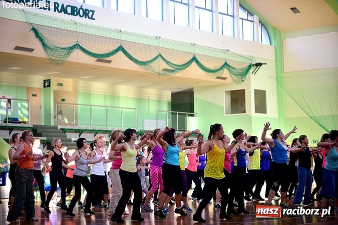 Zdjęcie w galerii na portalu naszraciborz.pl: Maraton zumby w Arenie Rafako wiadomości z regionu