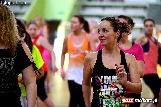 Zdjęcie w galerii na portalu naszraciborz.pl: Maraton zumby w Arenie Rafako wiadomości z regionu
