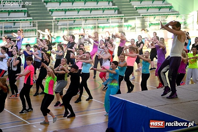 Zdjęcie w galerii na portalu naszraciborz.pl: Maraton zumby w Arenie Rafako wiadomości z regionu