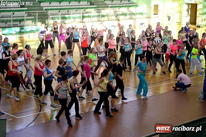 Zdjęcie w galerii na portalu naszraciborz.pl: Maraton zumby w Arenie Rafako wiadomości z regionu