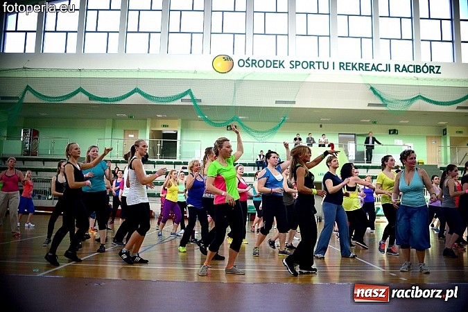 Zdjęcie w galerii na portalu naszraciborz.pl: Maraton zumby w Arenie Rafako wiadomości z regionu