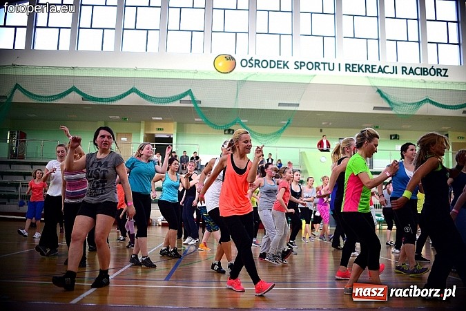 Zdjęcie w galerii na portalu naszraciborz.pl: Maraton zumby w Arenie Rafako wiadomości z regionu
