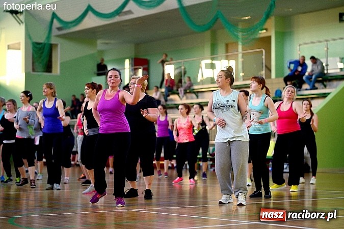 Zdjęcie w galerii na portalu naszraciborz.pl: Maraton zumby w Arenie Rafako wiadomości z regionu