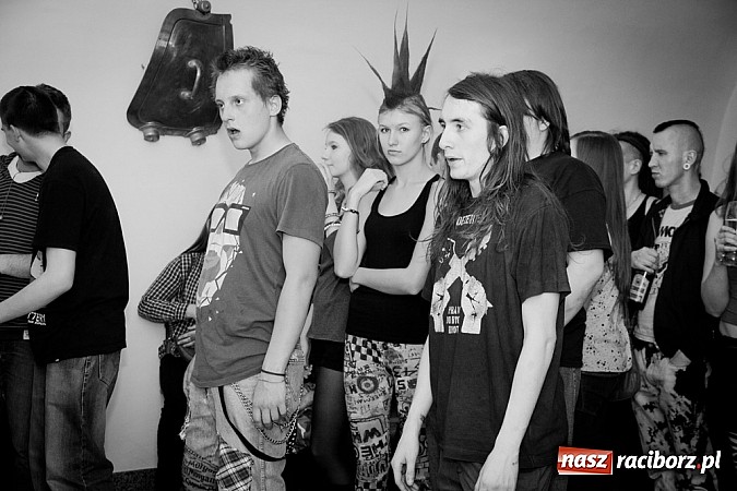 Zdjęcie w galerii na portalu naszraciborz.pl: Punki w podziemiach raciborskiego Zamku wiadomości z regionu