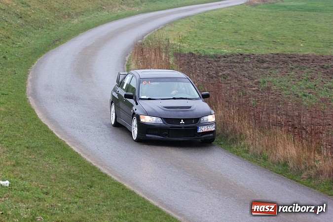 Zdjęcie w galerii na portalu naszraciborz.pl: Amatorski Rajd Samochodowy w Kuźni Raciborskiej wiadomości z regionu