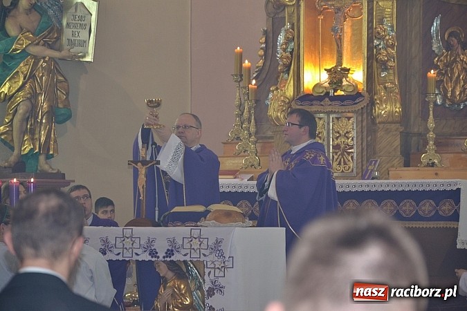 Zdjęcie w galerii na portalu naszraciborz.pl: Dekanalne spotkanie młodzieży z biskupem wiadomości z regionu