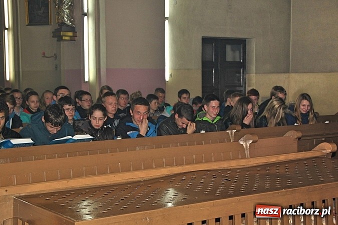 Zdjęcie w galerii na portalu naszraciborz.pl: Dekanalne spotkanie młodzieży z biskupem wiadomości z regionu
