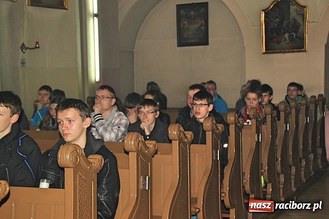 Zdjęcie w galerii na portalu naszraciborz.pl: Dekanalne spotkanie młodzieży z biskupem wiadomości z regionu