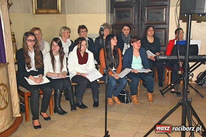 Zdjęcie w galerii na portalu naszraciborz.pl: Dekanalne spotkanie młodzieży z biskupem wiadomości z regionu