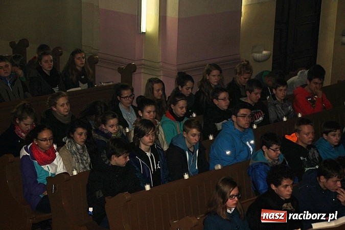 Zdjęcie w galerii na portalu naszraciborz.pl: Dekanalne spotkanie młodzieży z biskupem wiadomości z regionu