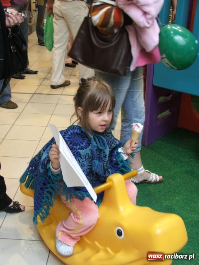 Zdjęcie w galerii na portalu naszraciborz.pl: Dzień Dziecka z Noddy’m w Auchanie wiadomości z regionu